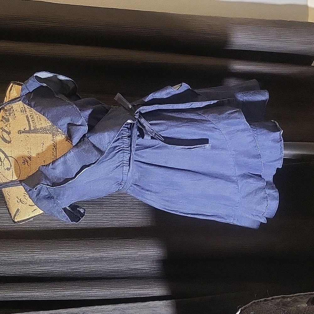 Cute light denim dress.